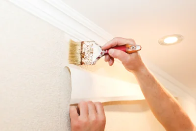 Pose de papier peint à Airel — revêtements muraux et toiles de verre